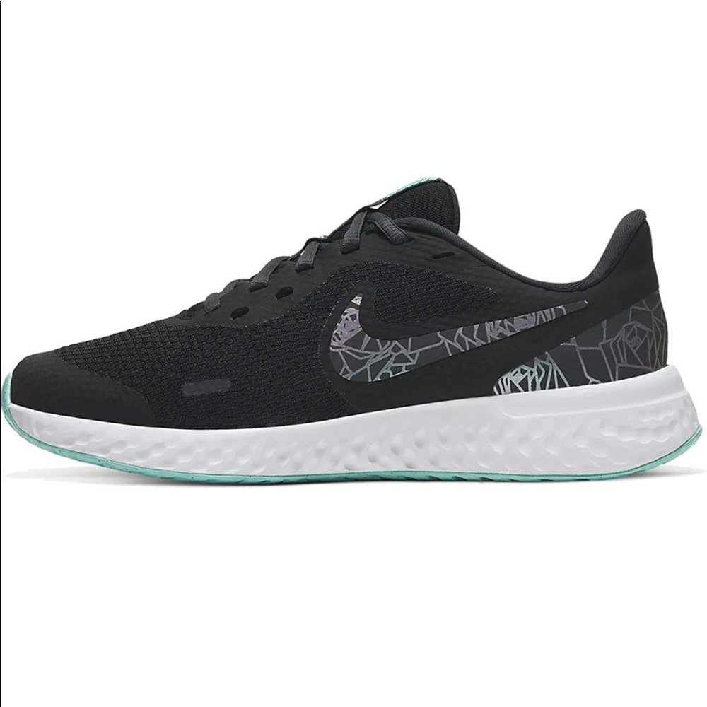 Nike Revolution 5 Rebel